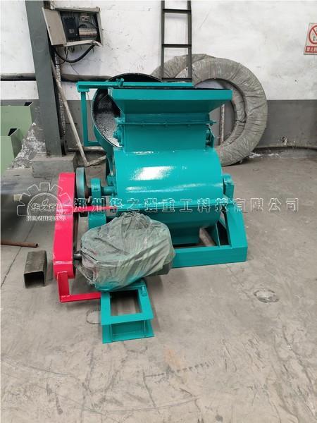 尿素粉碎機(jī).jpg